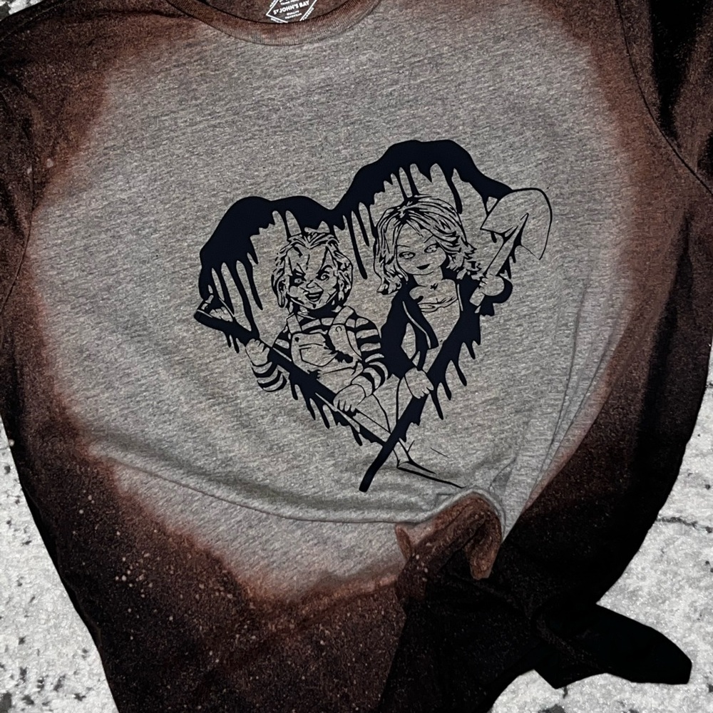Mens or womens tee!! Chunky! This is a mens size large!! Color can be changed!!